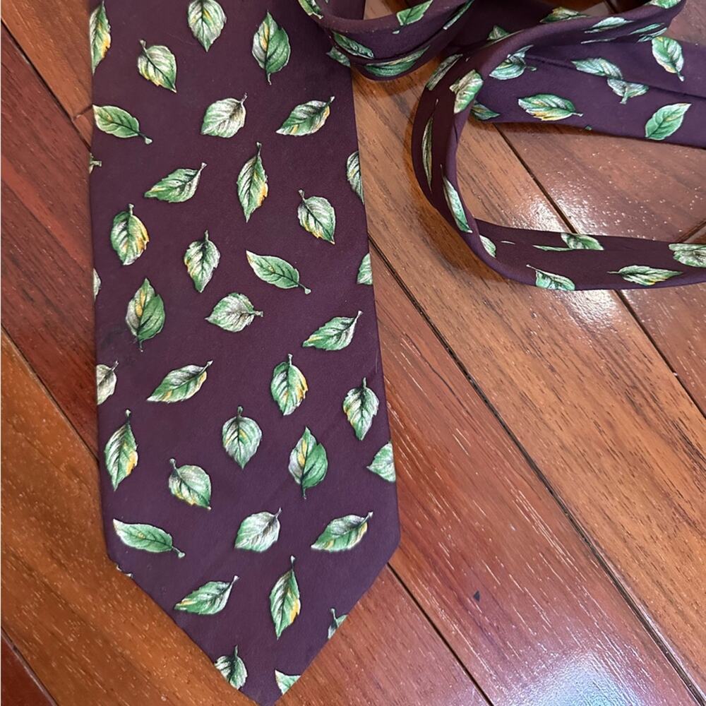 Vintage J. Crew 100% Silk Maroon Leaves Leaf Tie Dark 57” Long Preppy 3.625"
